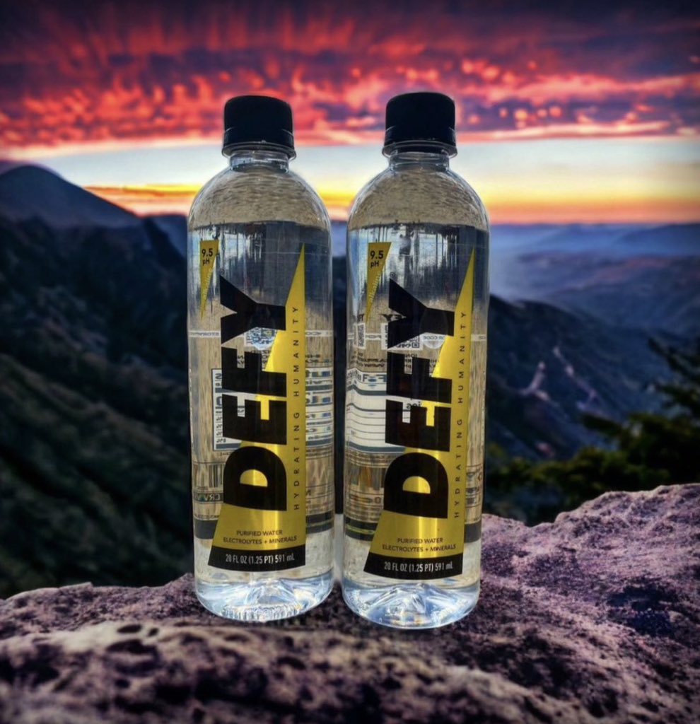 DEFY's tweet image. DEFY THE VIEW 👀⚡️ #Denver #blackowned #waterbrand 

pc: @brianraymondphoto