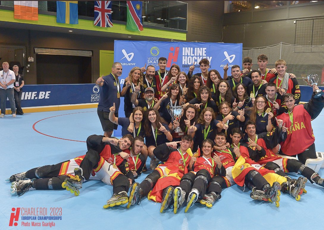 deportegob's tweet photo. ¡Esto es 𝑯𝑰𝑺𝑻𝑶𝑹𝑰𝑨 del hockey línea español!

🙌 La selección sénior femenina y la selección junior masculina conquistan Europa. ¡Doble triunfo en Charleroi! 

¡Sois el presente y el futuro! 

🤩 ¡Enhorabuena! #EuroHL https://t.co/WLqRIa9Ekg