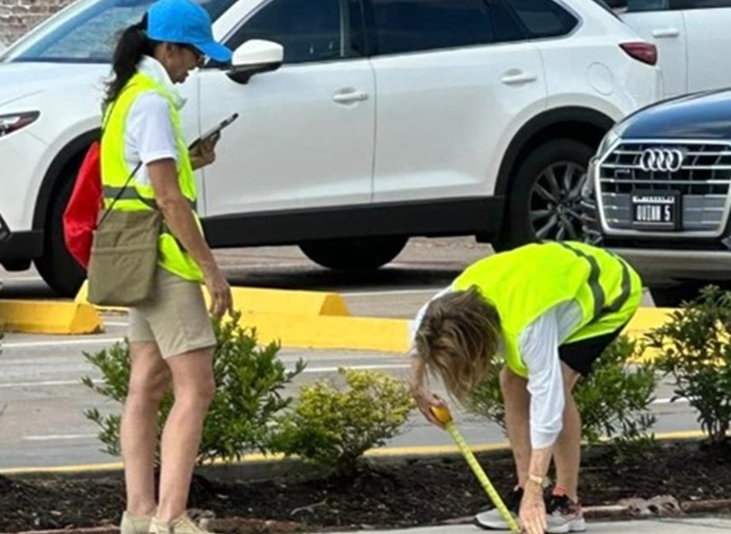 HouParking's tweet photo. In collaboration with the Greater Houston Coalition for Complete Streets, AARP, Houston - Super Neighborhood #22 and @HoustonPlanning, the Washington Avenue Parking Benefit District supported a walk audit to plan for future walkability and safety improvements. #KnowParking https://t.co/3O7FspXvjg