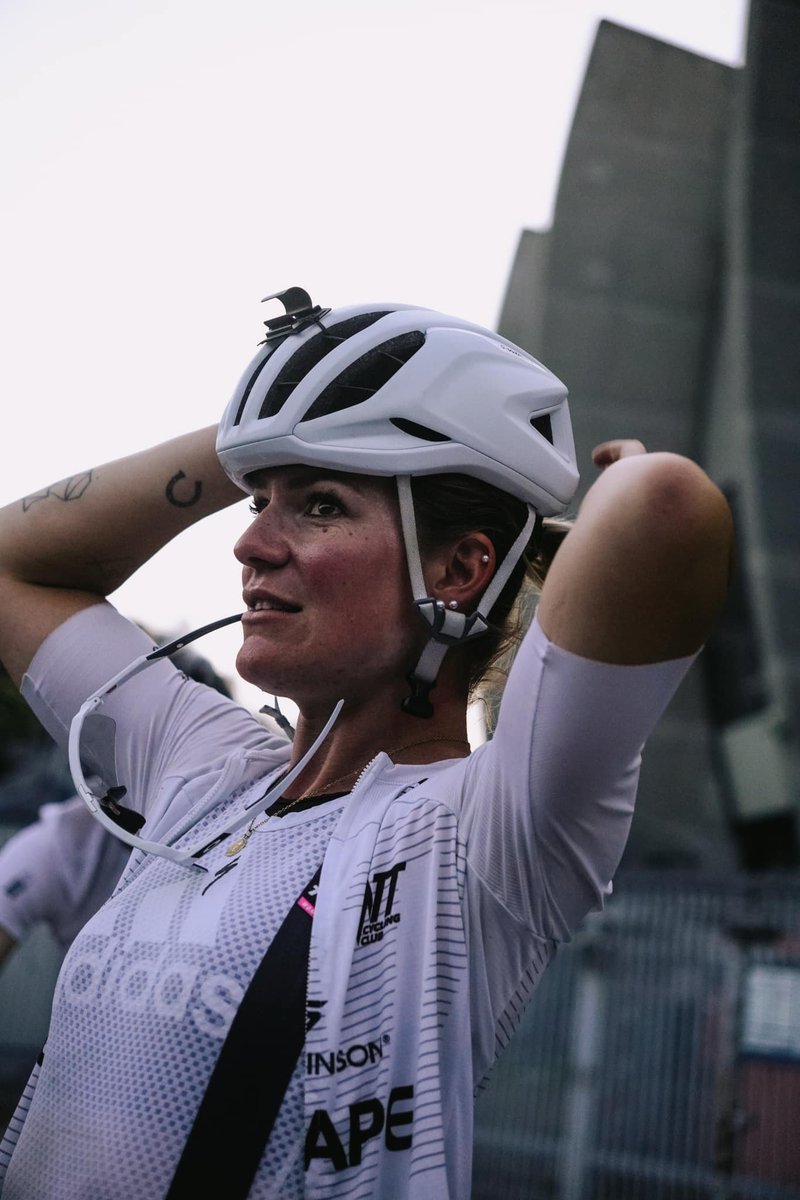 matosvelo's tweet photo. Dans l'anonymat, sans tambours ni trompettes, cette femme vient de refaire le Tour 1903, en totale autonomie.
2317,66km
13k dénivelé
102h sur le vélo
#tdf #tdf1903 #cyclisme #cyclismefeminin https://t.co/Vf7477UW4c