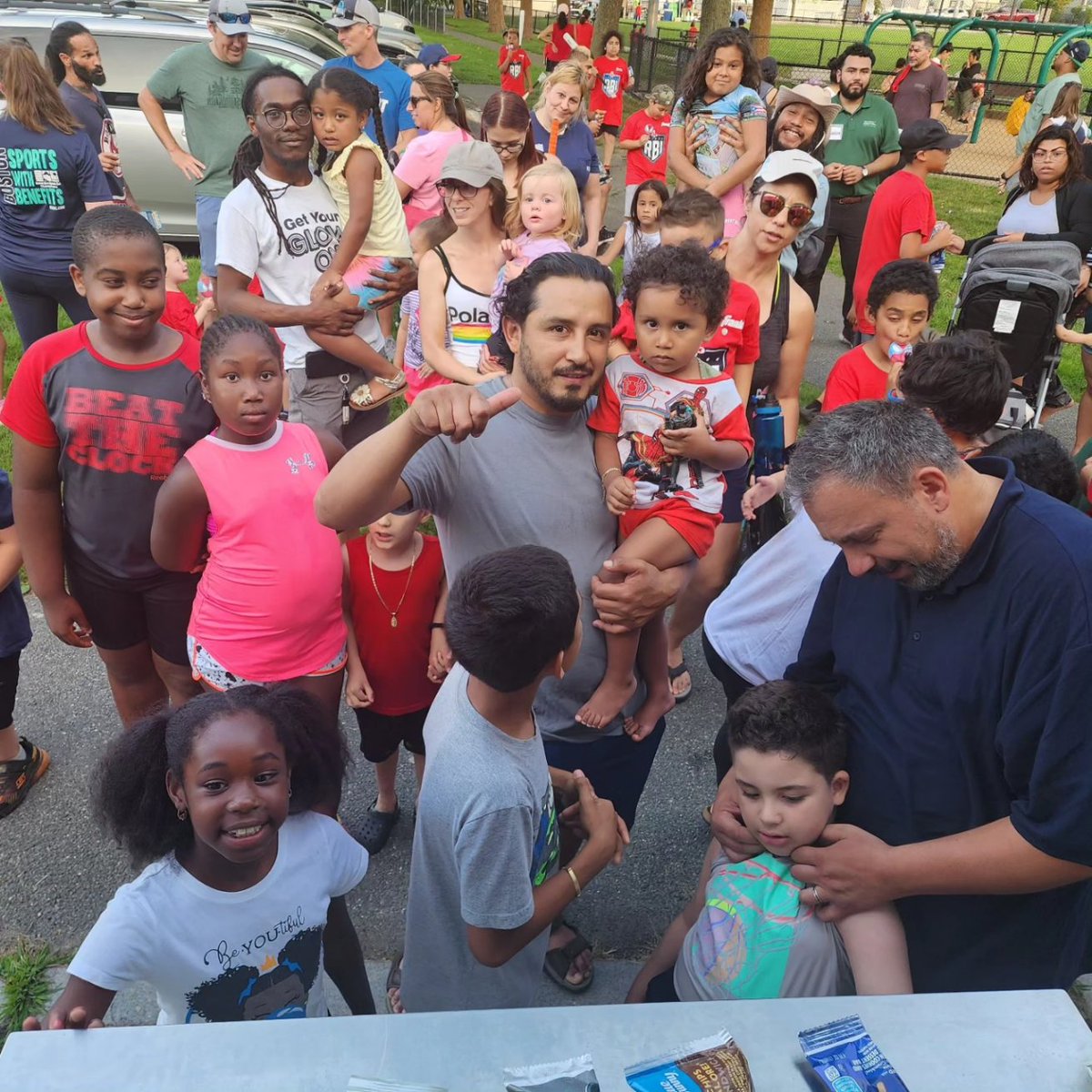CityofChelseaPD's tweet photo. Recap: A Week of Ice Cream!
The copsicle made numerous appearances this past week. Officers of CSD attended events this week that truly geared towards Beating the Heat!
#ChelseaRecreation
#RedSoxNation
#Copsicle
#ChelseaHousingAuthority
#ChelseaSeniorCenter
#CommunityFirst https://t.co/hNHvnXFk9W