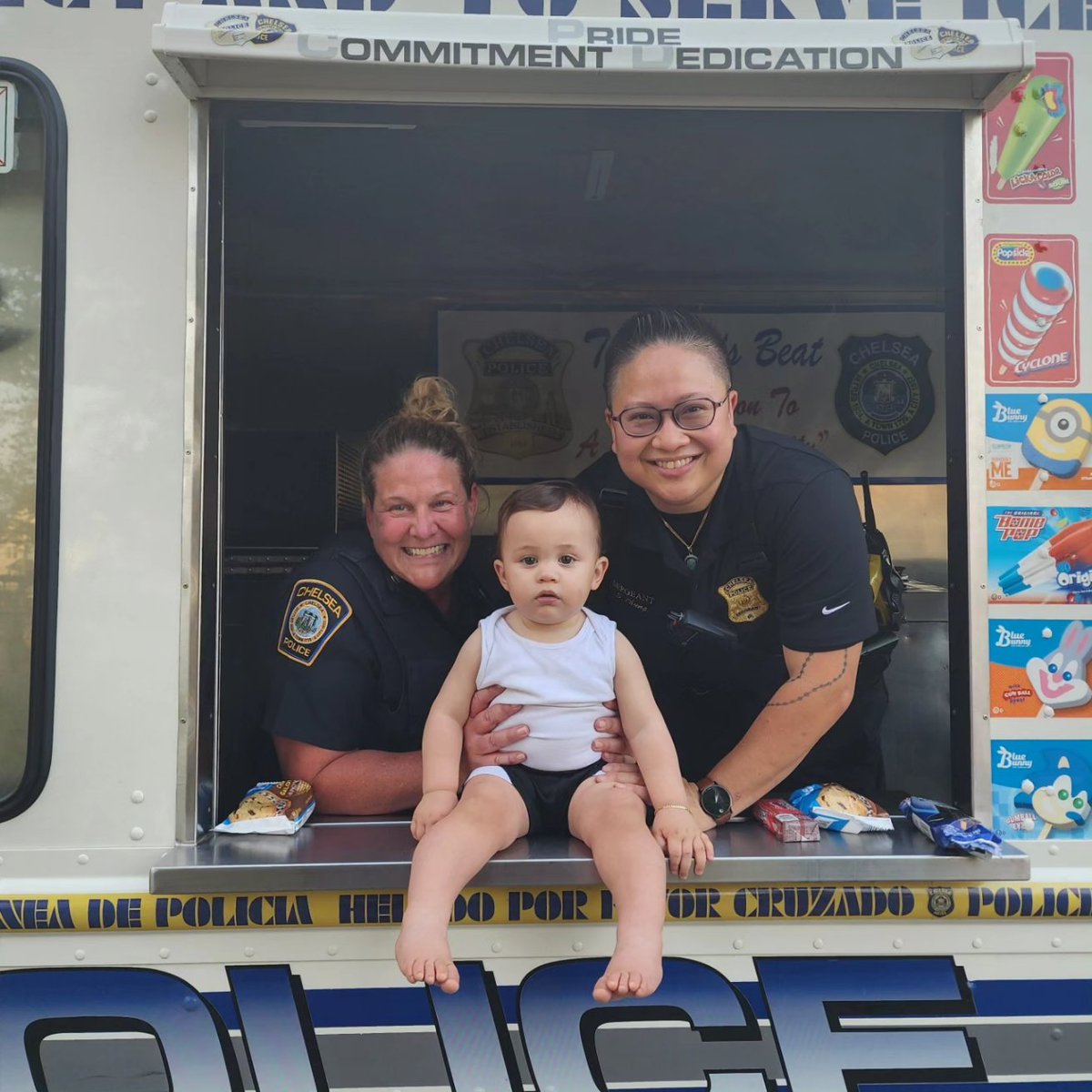 CityofChelseaPD's tweet photo. Recap: A Week of Ice Cream!
The copsicle made numerous appearances this past week. Officers of CSD attended events this week that truly geared towards Beating the Heat!
#ChelseaRecreation
#RedSoxNation
#Copsicle
#ChelseaHousingAuthority
#ChelseaSeniorCenter
#CommunityFirst https://t.co/hNHvnXFk9W