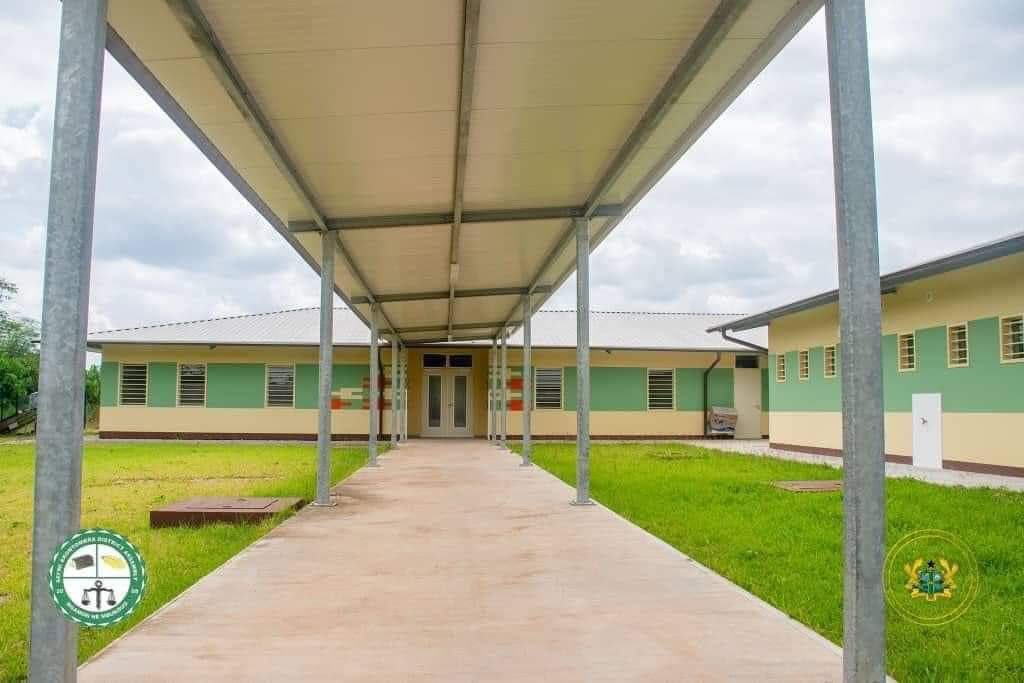 OsonoAmmiel's tweet photo. HEALTH INFRASTRUCTURE‼️
H. E @MBawumia has Today commissioned the Akontombra Government Hospital:
Government has undoubtedly invested in Health development than any Government under this 4th Republic,this is the Newly built Akontombra Government Hospital in the Western North. https://t.co/8etIhCNsT0