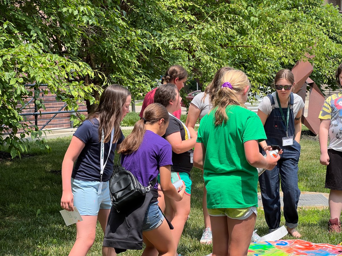 CCAM2014's tweet photo. We had a such a great time with Clarinda native Liv Plowman and are looking forward to having her visit again in the future! Thank you, Liv! 😊

#clarindacarnegieartmuseum #livplowman #kidsdayofart https://t.co/5fSdUnbwXB