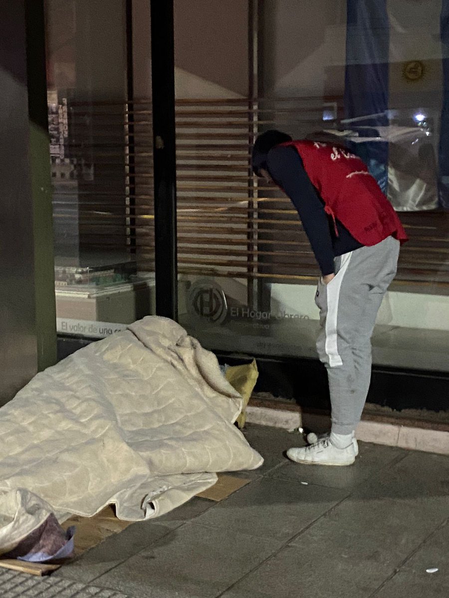 amigosenelcamin's tweet image. Reco Domingo ✨
Volvió el #frio y #AEEC  siempre presente porque nosotros 
#cambiamosindiferenciaporamor 
#Recorridasnocturnas 
Podes ayudarnos aqui 👇
amigosenelcamino20.wixsite.com/donaramigos 
Y con tu difusión y tu voluntariad♥️  #RT #RT 
♥️🥶♥️🥶♥️🥶♥️🥶♥️🥶♥️