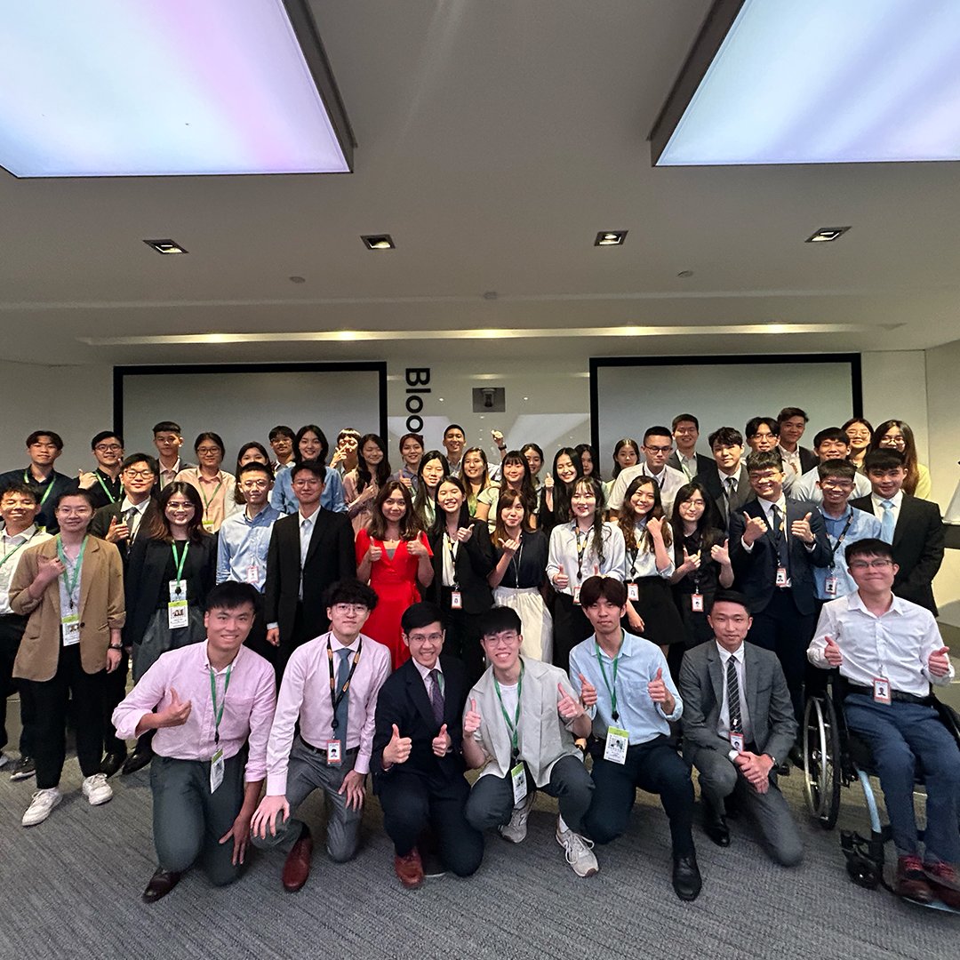 Bloomberg's tweet photo. We are thrilled to introduce our 2023 Interns!

This summer, more than 700 students are joining Bloomberg teams across departments in 15 offices around the globe. #InternAtBloomberg https://t.co/fQAcYVVo6j