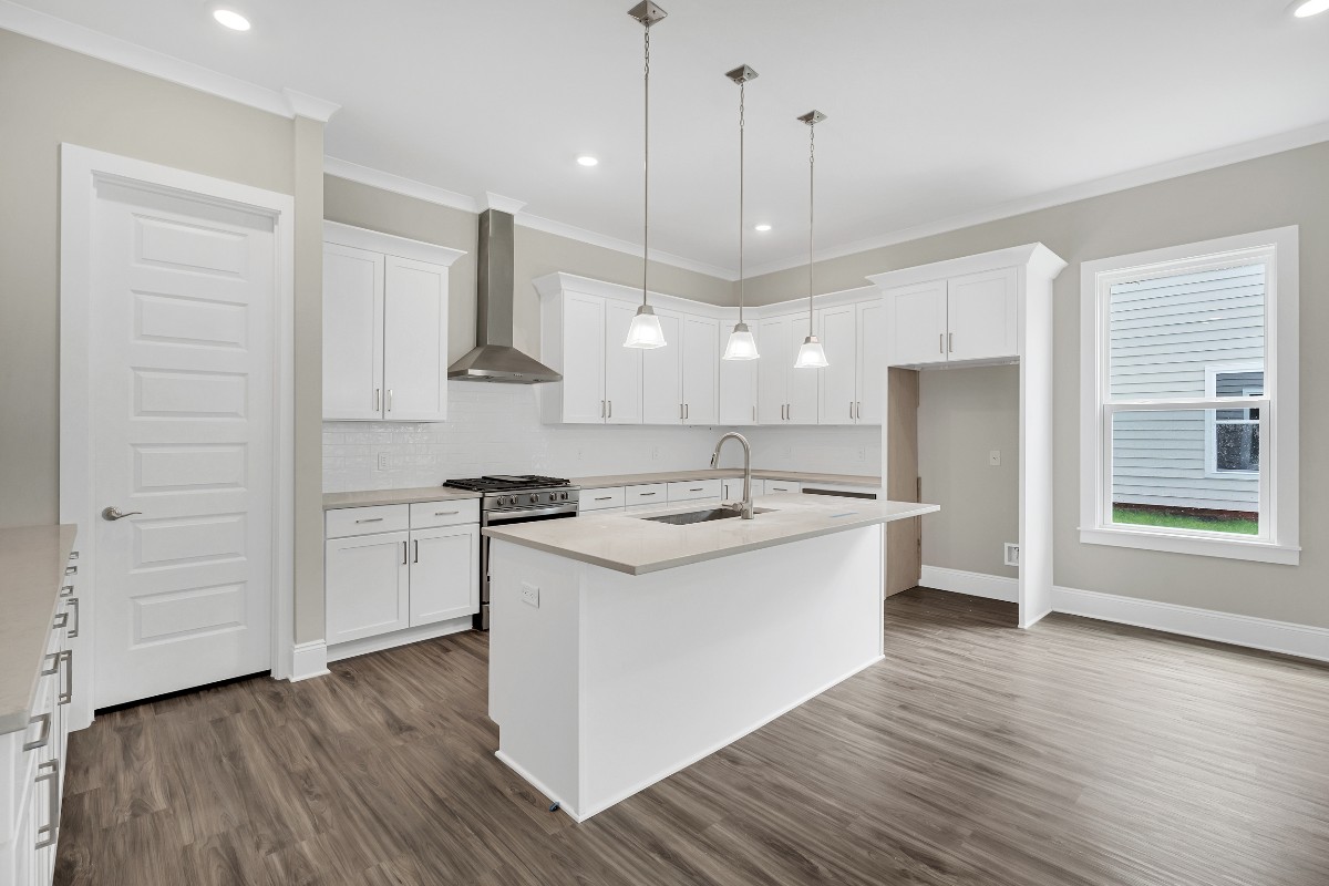 TratonHomes's tweet image. Discover one-level living at its finest with our Largo plan at Magnolia Bay Estates in Freeport, FL this #MoveInMonday! Enjoy 4BR, 3BA, a 3-car garage and a bright, open kitchen. Relax or entertain on the covered back porch. Learn more: tratonhomes.com/communities/ma…