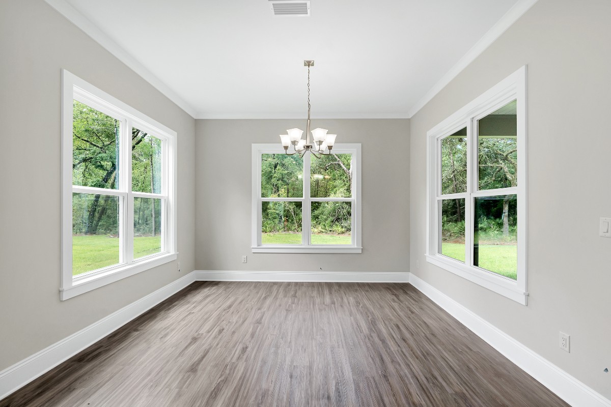 TratonHomes's tweet image. Discover one-level living at its finest with our Largo plan at Magnolia Bay Estates in Freeport, FL this #MoveInMonday! Enjoy 4BR, 3BA, a 3-car garage and a bright, open kitchen. Relax or entertain on the covered back porch. Learn more: tratonhomes.com/communities/ma…