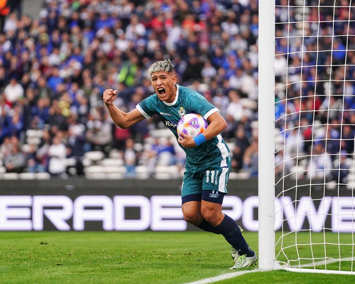 TriperasTV's tweet photo. 23' Eric Ramírez el actor principal de la remontada de Gimnasia en Córdoba. El equipo de Sebastián Romero arrancó perdiendo dos goles abajo y un doblete del delantero tripero puso el marcador en igualdad de condiciones.

#CAT 2️⃣ - #GELP 2️⃣
#DaleLobo https://t.co/xhXqp2FxfC