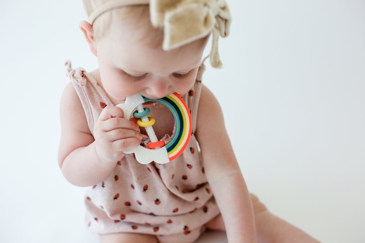 LucyDarlingShop's tweet photo. Soothing the Teething Journey: Top Two Tips for a Happy Baby! 🦷✨

 Teething can be a challenging phase, but fret not, we've got you covered with our top two teething tips! 

💡 Tip 1: Gentle Gum Massage - Ease discomfort by gently massaging your baby's gums w... https://t.co/aLbASSl7WI