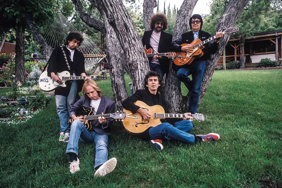 TracesofTexas's tweet photo. The Traveling Wilburys, 1988.  From L-R:  Bob Dylan, Tom Petty, George Harrison, Jeff Lynne, and Texan Roy Orbison.  Pretty amazing collection of talent, wouldn't y'all agree? https://t.co/w7C3IsN65z