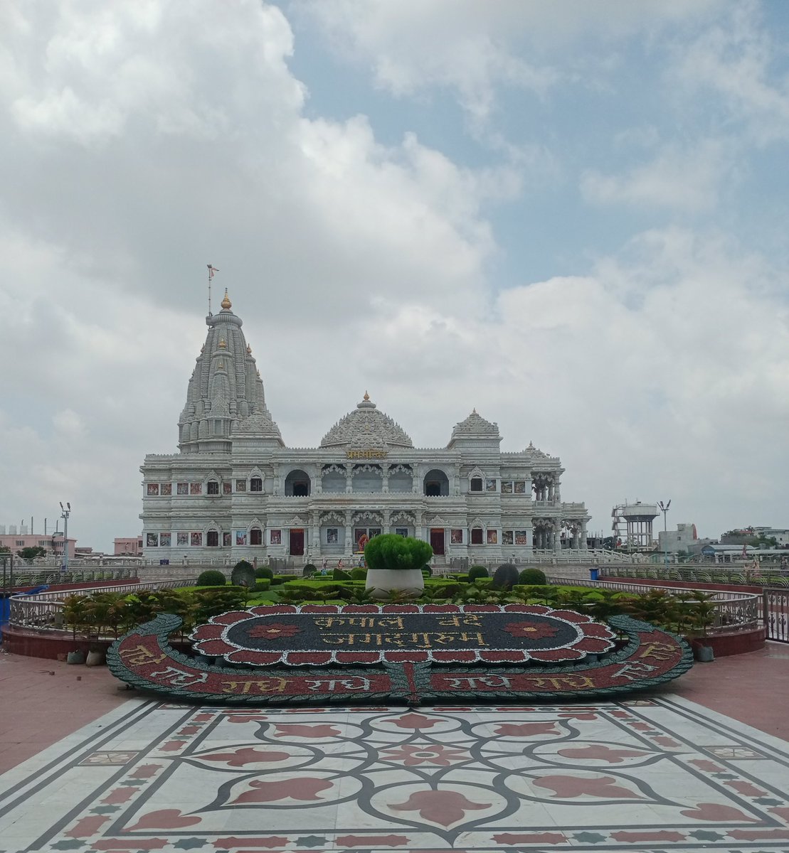 iamtejveersingh's tweet image. राधे राधे 🙏 #premmandir #Vrindavan #photography