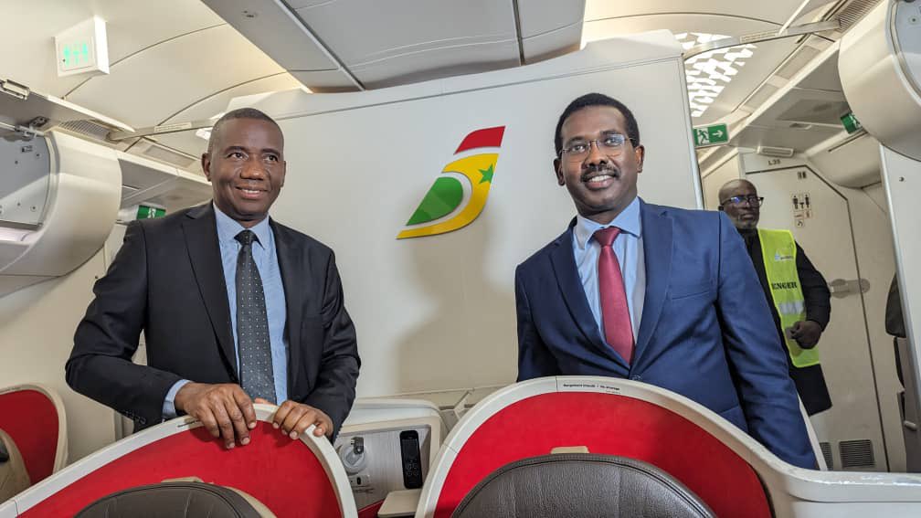 orange_sn's tweet photo. Bienvenue à bord du vol @GroupeSonatel - @FlyAirSenegal 😊

Les commandants de bord @SekouKDrame et Alioune Badara Fall et l’ensemble de l’équipage ont le plaisir de vous annoncer que @wido_tv sera très bientot disponible à bord des avions @FlyAirSenegal 🤩

Ibou https://t.co/oB9EiiEu8P