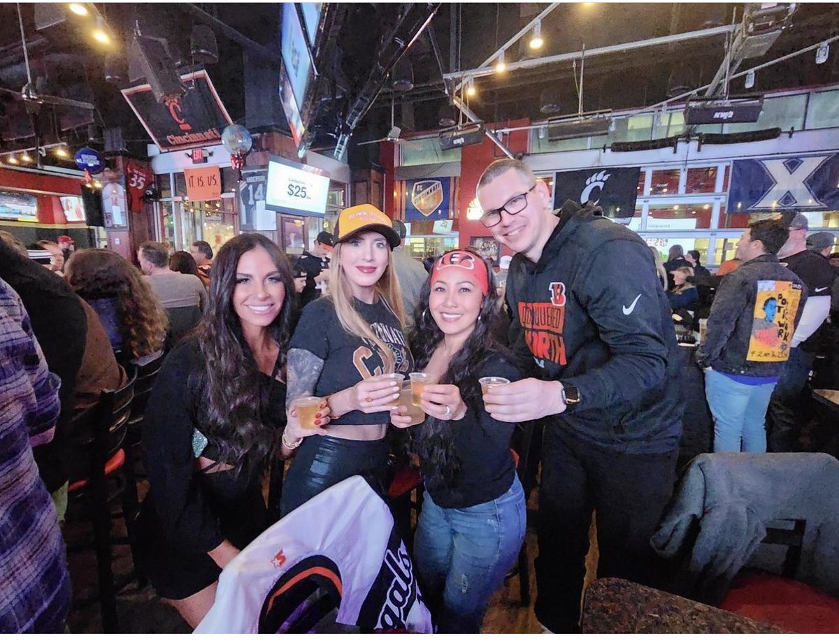 TheRealMathryn's tweet image. Happy Birthday @TomHarnisch !!! May you be blessed with many more. We will see you soon… shots!!