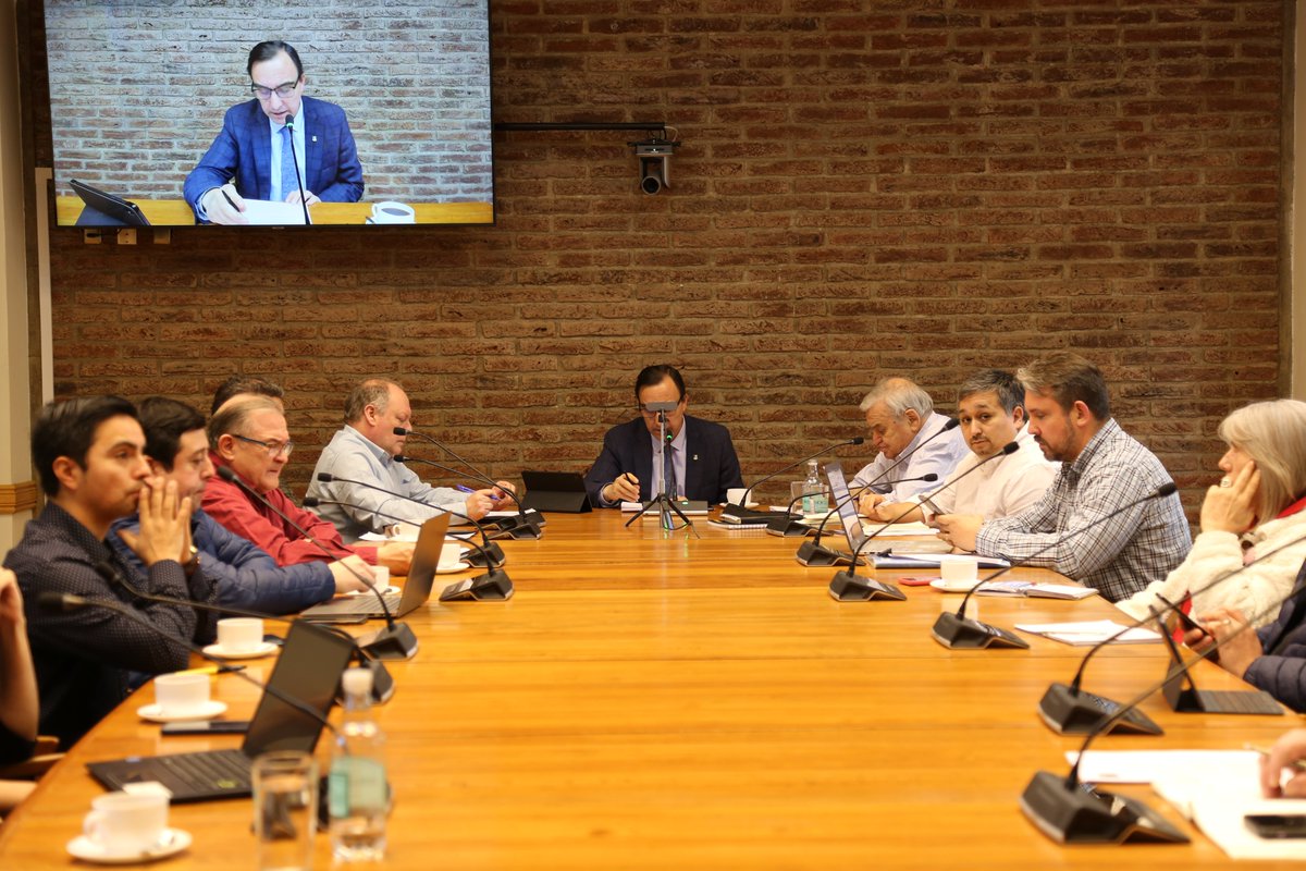 COREMagallanes's tweet photo. 🔵M$25.215.598 son aprobados esta tarde en el Pleno del Consejo para el importante proyecto que ayudará a la descongestión vehicular en la Ciudad de Punta Arenas con la construcción de Avda. Circunvalación, tramo Pedro Bórquez - Gral del Canto https://t.co/iXd47GOTG7