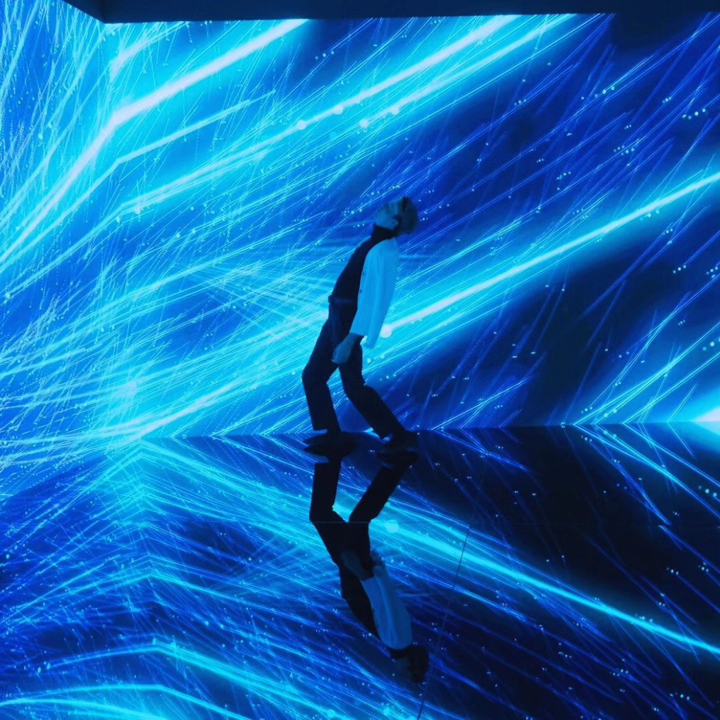 INTUS_TV's tweet image. Fotos cortesía de @hmselfieexperience, @valentinazertuche y @matching.melania. 📸

#INTUS #InteractiveDesign #AudiovisualExperience #ImmersiveExperience #InteractiveExperience #MultisensorialExperience #Art #ContemporaryArt #DataArt #DigitalArt #ImmersiveArt #InteractiveArt