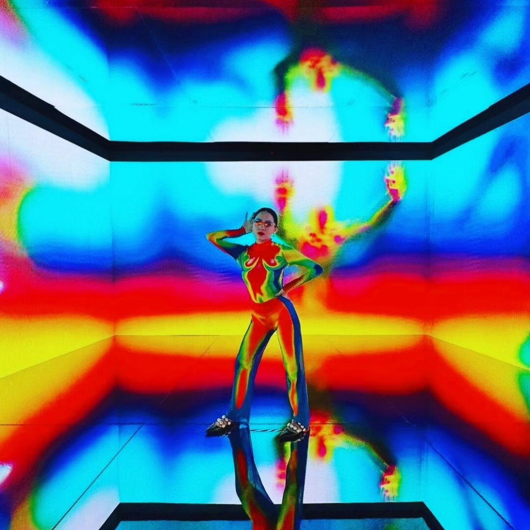 INTUS_TV's tweet image. Fotos cortesía de @hmselfieexperience, @valentinazertuche y @matching.melania. 📸

#INTUS #InteractiveDesign #AudiovisualExperience #ImmersiveExperience #InteractiveExperience #MultisensorialExperience #Art #ContemporaryArt #DataArt #DigitalArt #ImmersiveArt #InteractiveArt