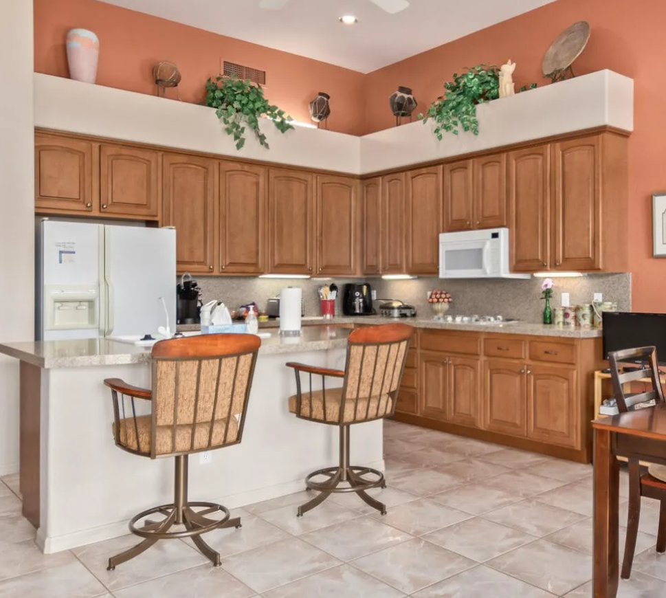 VladTheInflator's tweet photo. Kitchen in an $800k house LOL https://t.co/WQjlhDYI4I