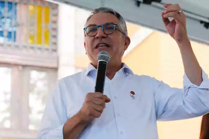 wmparente's tweet photo. Segue na Esplanada dos Ministérios a pressão dos partidos de centro por cargos, em troca do apoio ao governo em votações estratégicas. Em um novo artigo para o @EM_Com, avalio as perspectivas para trocas de comando que devem ocorrer no Executivo. Leia: https://t.co/3V24tzkfED https://t.co/q71RUx3Atm