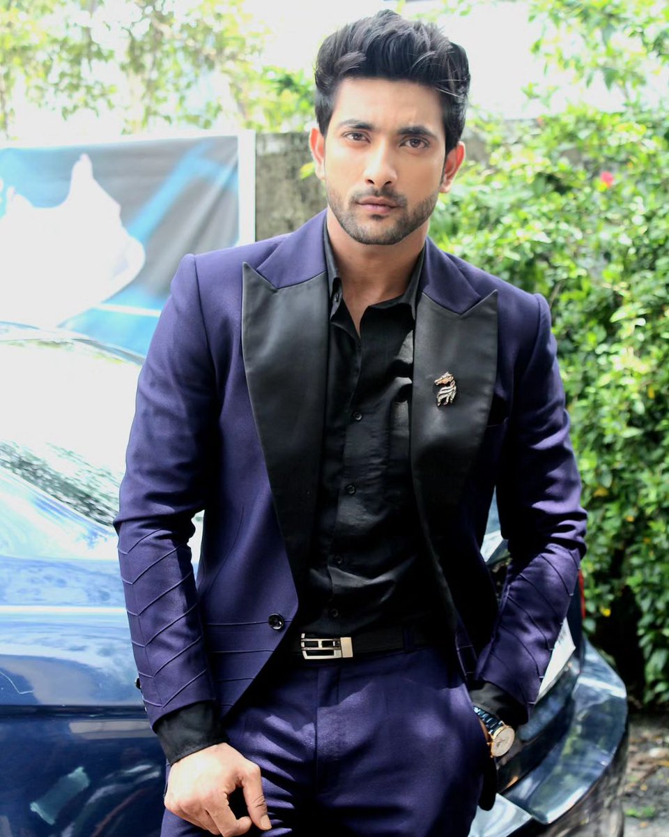 lisachetty16's tweet photo. Thanks @fahmaankhan for sharing such dashing pics looking stunning and damn hot 🔥 https://t.co/bSpCTKk6FE