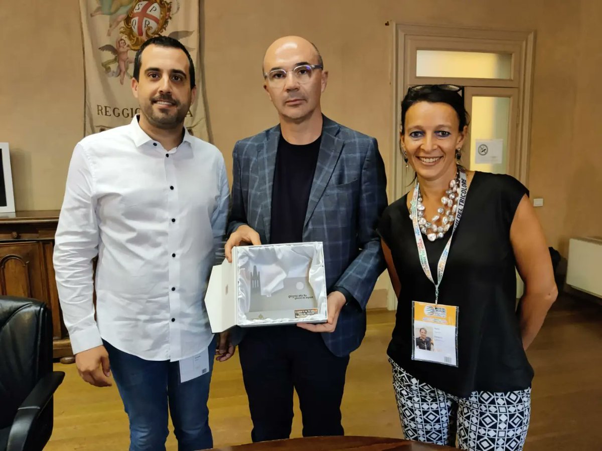 esports_gi's tweet photo. Avui ha estat l'arribada, coneixença i cerimònia inaugural. També hi ha hagut recepció institucional entre el regidor d'esports gironí @adambertran i l'alcalde @lucavecchi72 i la regidora d'esports reggioemiliana @RaffCurioni, per establir relacions i noves col·laboracions.

⬇️ https://t.co/nSj1v4zhAx