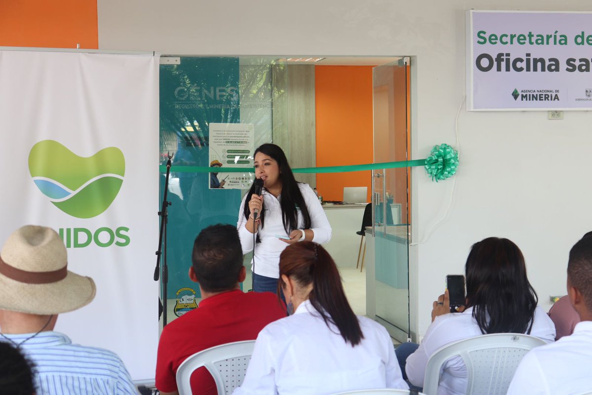 minas_antioquia's tweet photo. #AEstaHora nos encontramos en la inauguración de la oficina satélite de la Secretaría de Minas de Antioquia, en Caucasia, un proyecto en beneficio de la comunidad minera del Bajo Cauca, que ofrece un acompañamiento continuo para mejorar y adelantar procesos mineros.👷🏼⛰️ https://t.co/M8n8tmI7FV