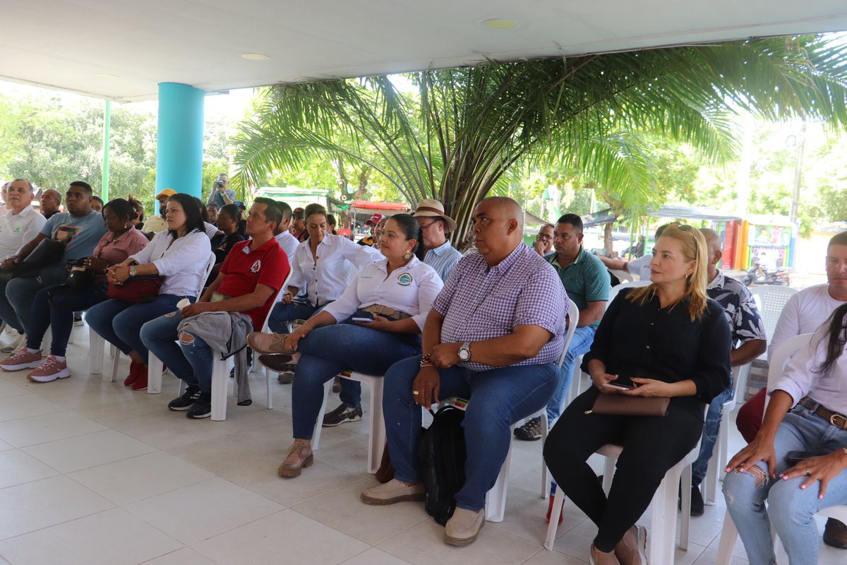 minas_antioquia's tweet photo. #AEstaHora nos encontramos en la inauguración de la oficina satélite de la Secretaría de Minas de Antioquia, en Caucasia, un proyecto en beneficio de la comunidad minera del Bajo Cauca, que ofrece un acompañamiento continuo para mejorar y adelantar procesos mineros.👷🏼⛰️ https://t.co/M8n8tmI7FV