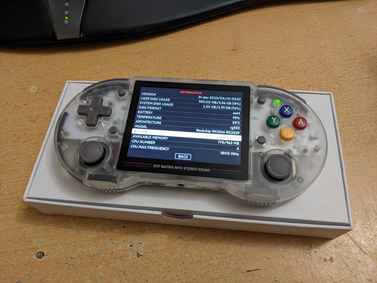 FlyingArmagdn's tweet photo. Got a new toy today! It's #Anbernic #RG353PS, a handheld game console running #linux full of emulators. It has pretty good feature set, and overall build  quality is really high. Let's make it even better by booting #Debian on it! https://t.co/rWLM7jRxfC