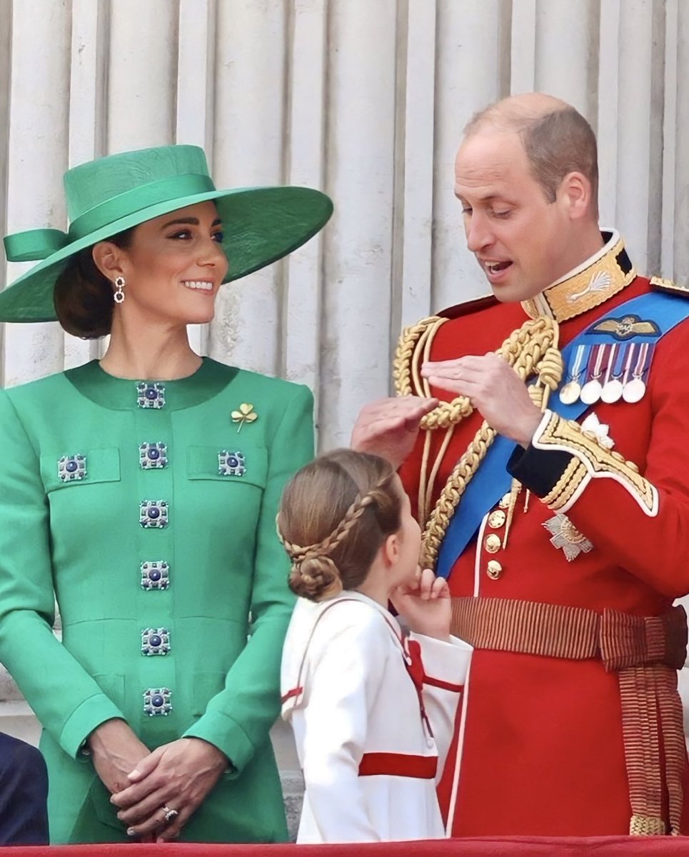 RoyallyBelle_'s tweet photo. Prince William and his girls 🥰💚 https://t.co/TAy4KKAReD