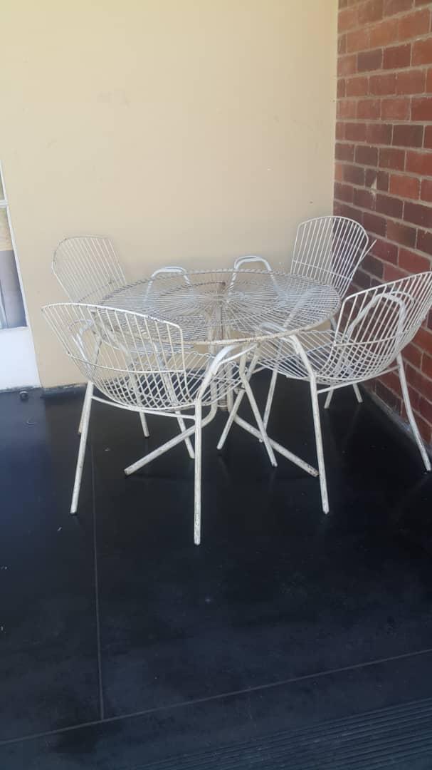 regiousmabika's tweet photo. @RealTalkFadzie •$150
•5 piece garden set (4 chairs and table)
📍Bellevue, Bulawayo

https://t.co/sL8s8O4oly https://t.co/nNnyJJv4Lq