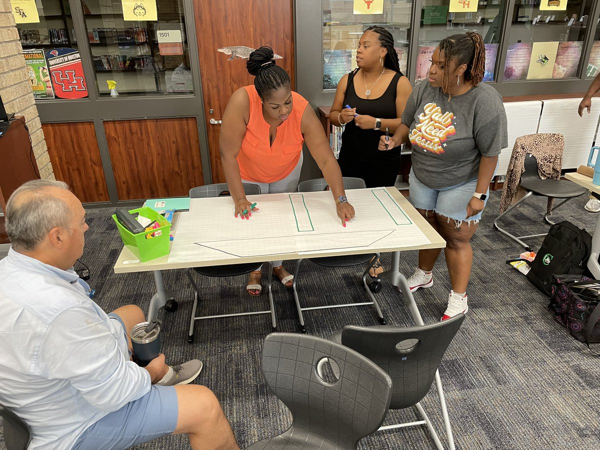angie_yurch's tweet photo. So excited to kick off the year with this amazing team!! #FocusonGreatness 🐊 #Leadershipretreat @RashadBolt @jaya_slack @trenise_burke @jelopez9 @b_branch09 @CathyKLitzinger @JenniferMJobe @AEaglan08 https://t.co/eVY3SoedGU