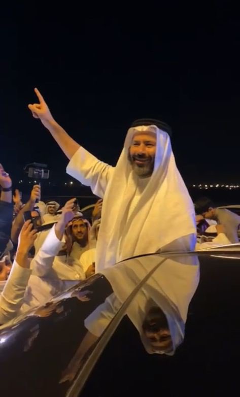 1985kuwaitt's tweet photo. #فيصل_المسلم_يطبل_للحكومه

@faisalalmuslem 

الى المرياع صاحب الهشتاق ⚠️

لاصرت  ترمي لك جبل غلطةٍ منك
وامرٍ طبيعي لارميته تصيبه

بلاه كبره وانت محدٍ درا عنْك
يزداد هيبه وانت تزداد خيبه

كبير يا دكتور وهم لن يعلموا ولن يفهموا معنى محبة الناس وتقديرهم للرجال واصحاب المواقف المشرفه مع الشعب 

واصحاب الكلمة