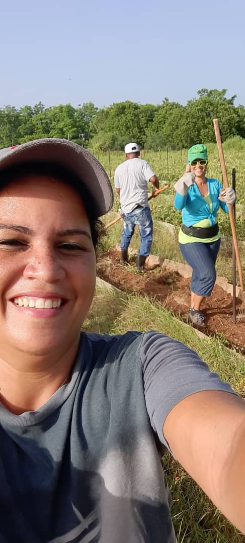 D_Const2026's tweet photo. En saludo al 26 de julio, aniversario 70 de los asaltos a los cuarteles Moncada y Carlos Manuel de Céspedes, nuestra empresa Dinvai Construcciones realizó un trabajo voluntario en nuestra unidad de auto abastecimiento para atención al hombre.
 #70moncada #contodoslavictoria https://t.co/JUN5crF3BQ