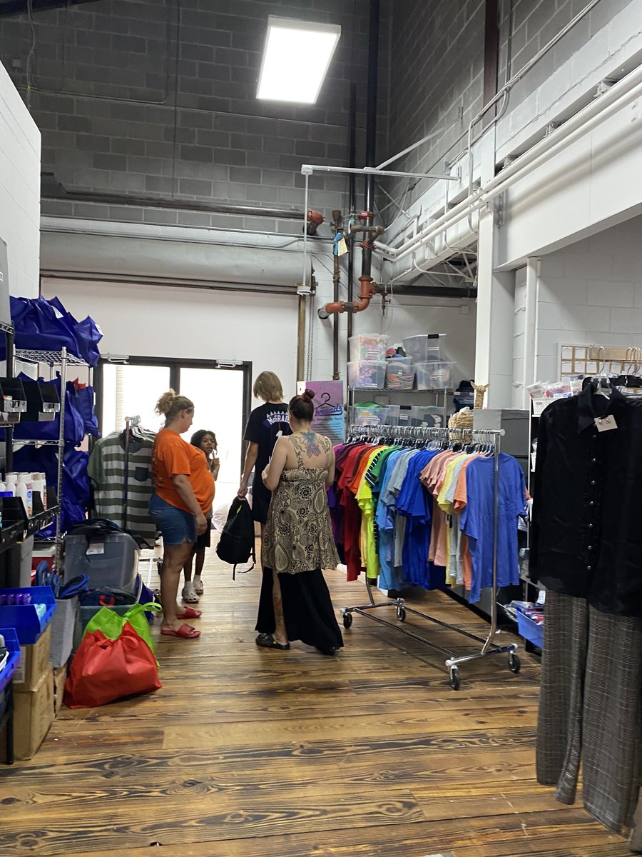 HoustonThreads's tweet photo. We love being able to provide a shopping experience for our referred youth! Each youth gets to pick two tops, two bottoms, a hoodie, shoes, essentials & hygiene all for free!!
#local #nonprofit #houstonthreads #love #SupportingOurYouth #vibe #check https://t.co/ZI9SAXfreu