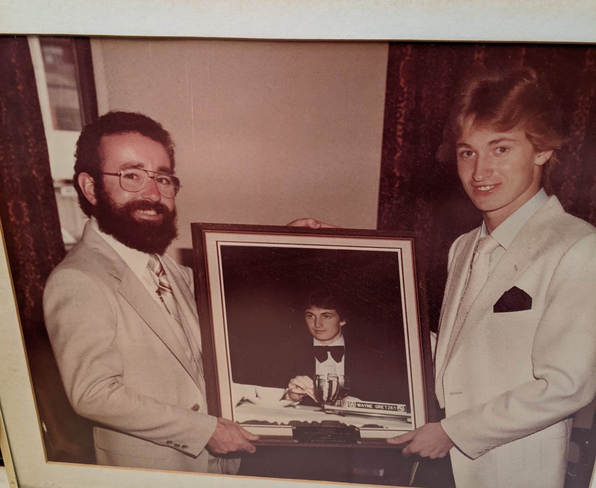 codeman_63's tweet photo. @BR_OpenIce This photo of my dad and Wayne Gretzky holding a picture of Wayne Gretzky that my dad took. https://t.co/vIXgw6jprA