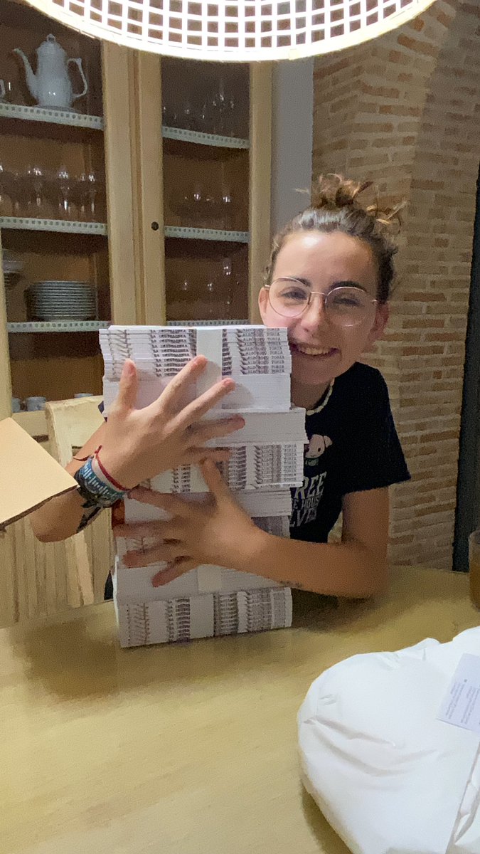 albbboroto's tweet photo. holita!! vic y yo autoeditamos y publicamos hace un mes unos poemarios muy bonicos de los que estamos muuy orgullosas 
y bueeno hoy nos ha llegado la segunda edición
nos hace mucha ilusión comprartirlos así que si queréis alguno y hacernos aún más felices, escribidnos y listo!🫶🏻 https://t.co/V2k1cbyGOw