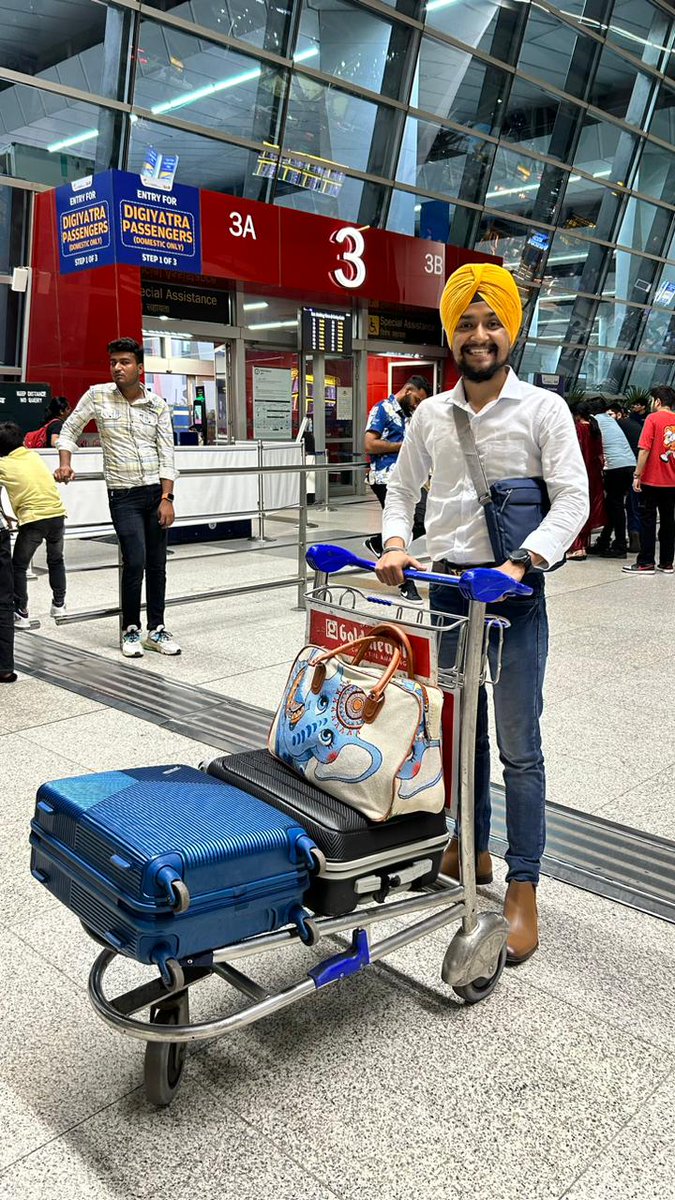 AmanBatra_inc's tweet photo. On The Way To Bengluru To Attend IYC's Biggest Confrence ( Behtar Bharat Ki Buniyad ) ✌️✌️ https://t.co/5fD67nmMqx