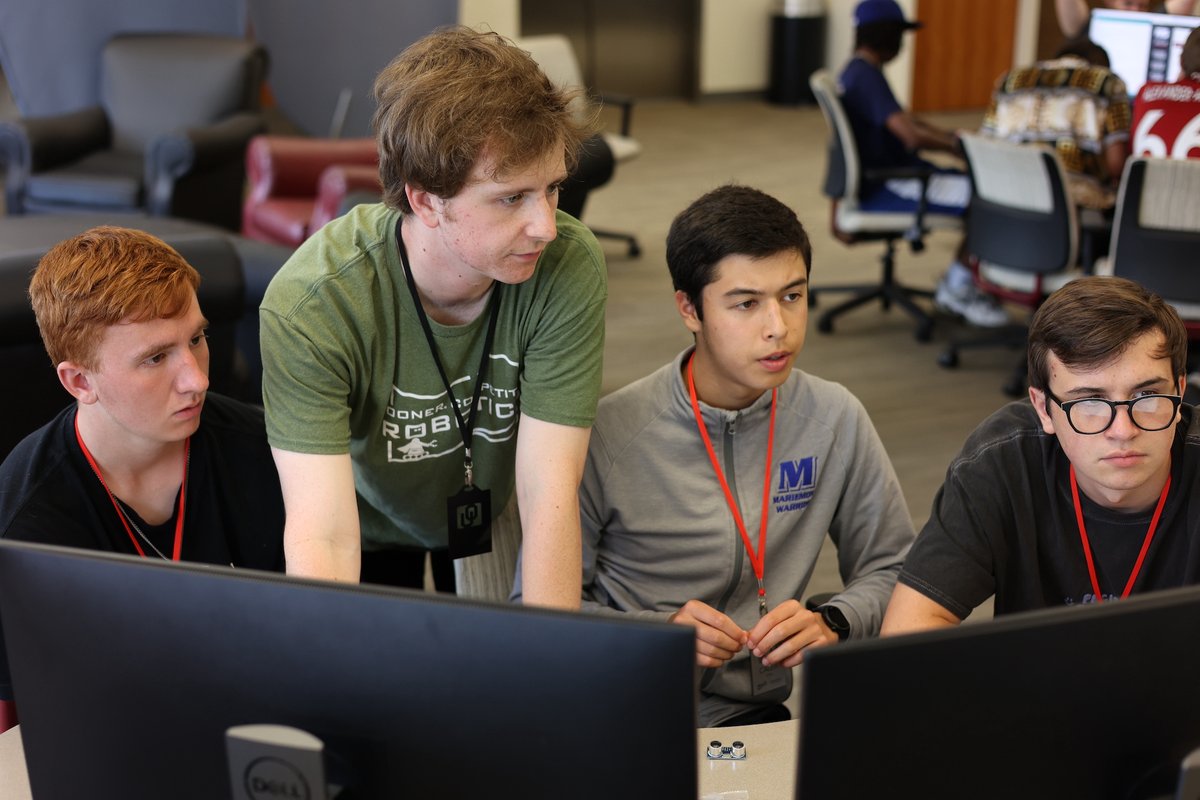 ENGINEERINGatOU's tweet photo. Since its inception in 2015, Engineering Days has been a flagship initiative that offers one-day learning experiences over 4 weekends in June. This year, over 200 high schoolers took part. Check out our photo album! #futureengineeers https://t.co/EYsxezKwOc https://t.co/jz0DprQTe5