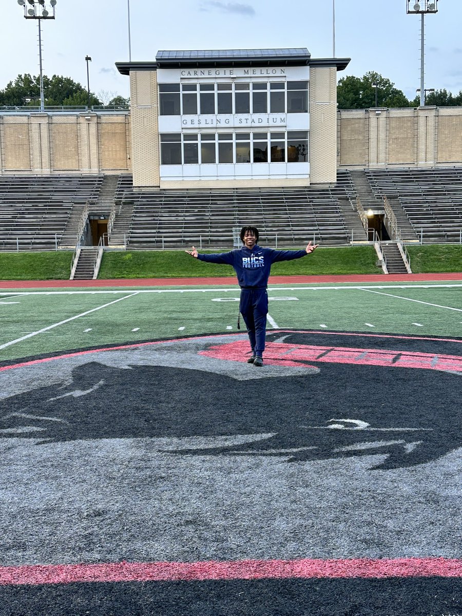 Darius_Green17's tweet photo. Had a great day @TartanFB . Thank you @CoachRyanLarsen for the presentation and coaches @CoachGibboney @Coach_Kay19 for the tour around campus. Loved what I saw today and look forward to coming back in the fall. #CODE #BYB https://t.co/bzCVmH7qNF