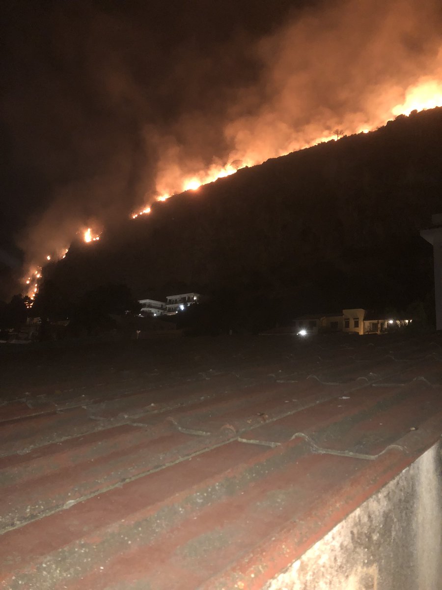 Io che minaccio di flammare l’innominabile:
La montagna dietro casa mia: