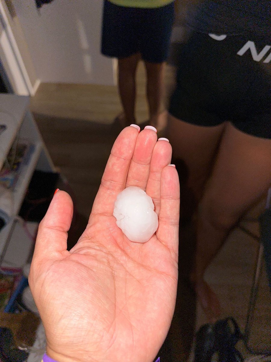 ⁦<a href="/Alpenweerman/">Johanns (Alpen)weer @johannsalpenweer.bsky.social</a>⁩ de hagel die uit de onweersbui bij Lazise volgde.