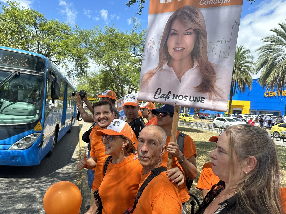 La18amigosdeLo1's tweet photo. Hoy más que nunca estuvimos unidos como la familia que somos @partidodelaucol agradecidos y felices de poder estar nuevamente acompañando y apoyando a nuestra querida @ConcejalTania #U8 y todas nuestras líderes @normahurtados @DilianFrancisca ¡Que orgullosos estamos #Comuna18! 👏🏼 https://t.co/C3jIaIXzTR