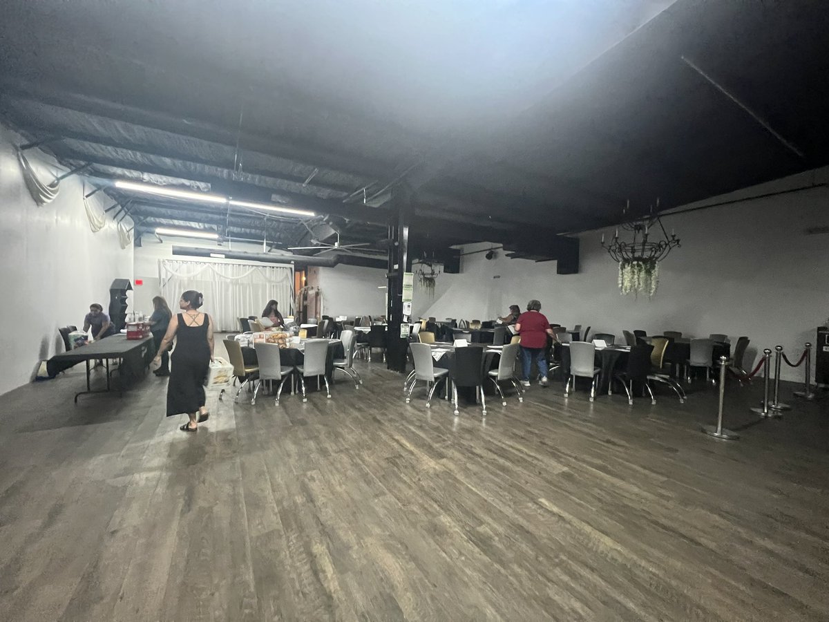 Southside First met Women Unlimited at Nerio Plaza Friday Evening to help get everything ready for the conference!