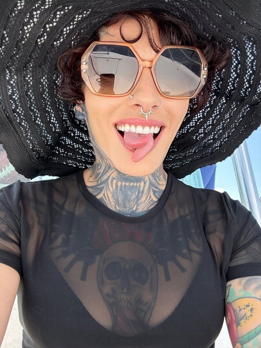 The salt and sunshine are calling my soul.🫶🏽 #beachday #beachlife #beachvibes #Florida https://t.co/<a href="/tag/beachday"class="tags">#beachday</a><a href="/tag/florida"class="tags"><span>#florida</span></a><a href="/tag/beachlife"class="tags"><span>#beachlife</span></a><a href="/tag/beachvibes"class="tags"><span>#beachvibes</span></a>