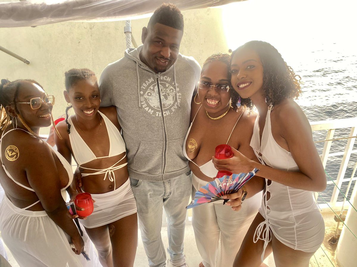 shanelle_shin94's tweet photo. Gyal dem fave dj @Tech_Sounds 
That was boat cruise! #caesarsarmy #sailcaesar https://t.co/C3DVlkdtCf