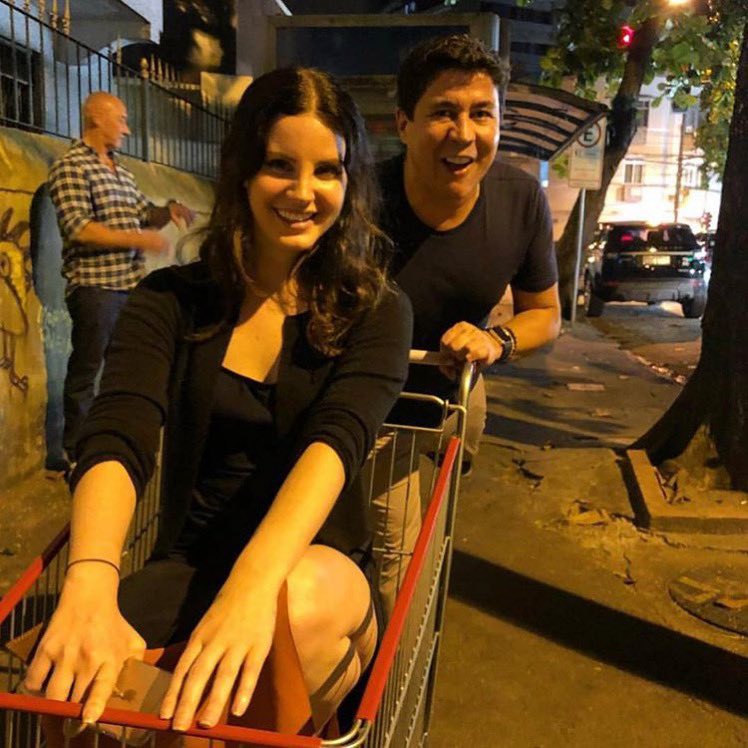 nfr_diego's tweet photo. alguns vídeos e fotos que demonstram que a lana tem um amor gigantesco pelos seus fãs.

segue a thread: https://t.co/XWMipPTP6p