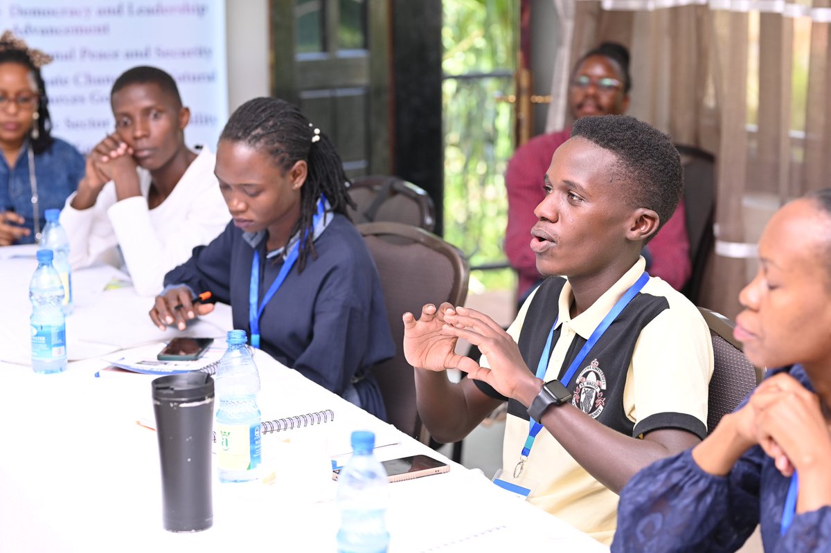 unifogUg's tweet image. We hosted the #LAP2023 fellows for the 2nd interface. Was great as fellows discussed ways of achieving meaning full institutional reforms in Uganda. Their roles as leaders and citizens. @KasUganda @BruceKabaasa @KirandaAyub