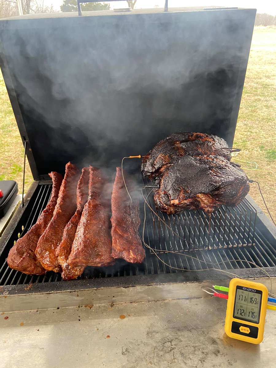hastybakegrills's tweet photo. Left or Right? π
I'm picking left all day! π€©
#hastybake #hastymakesittasty #tulsagrillstore #cookout #holiday #grilling #smoking #gowithHB #smokebakesear #cooking #ribs #porkbutt #thisorthat https://t.co/bswiOFb9AM