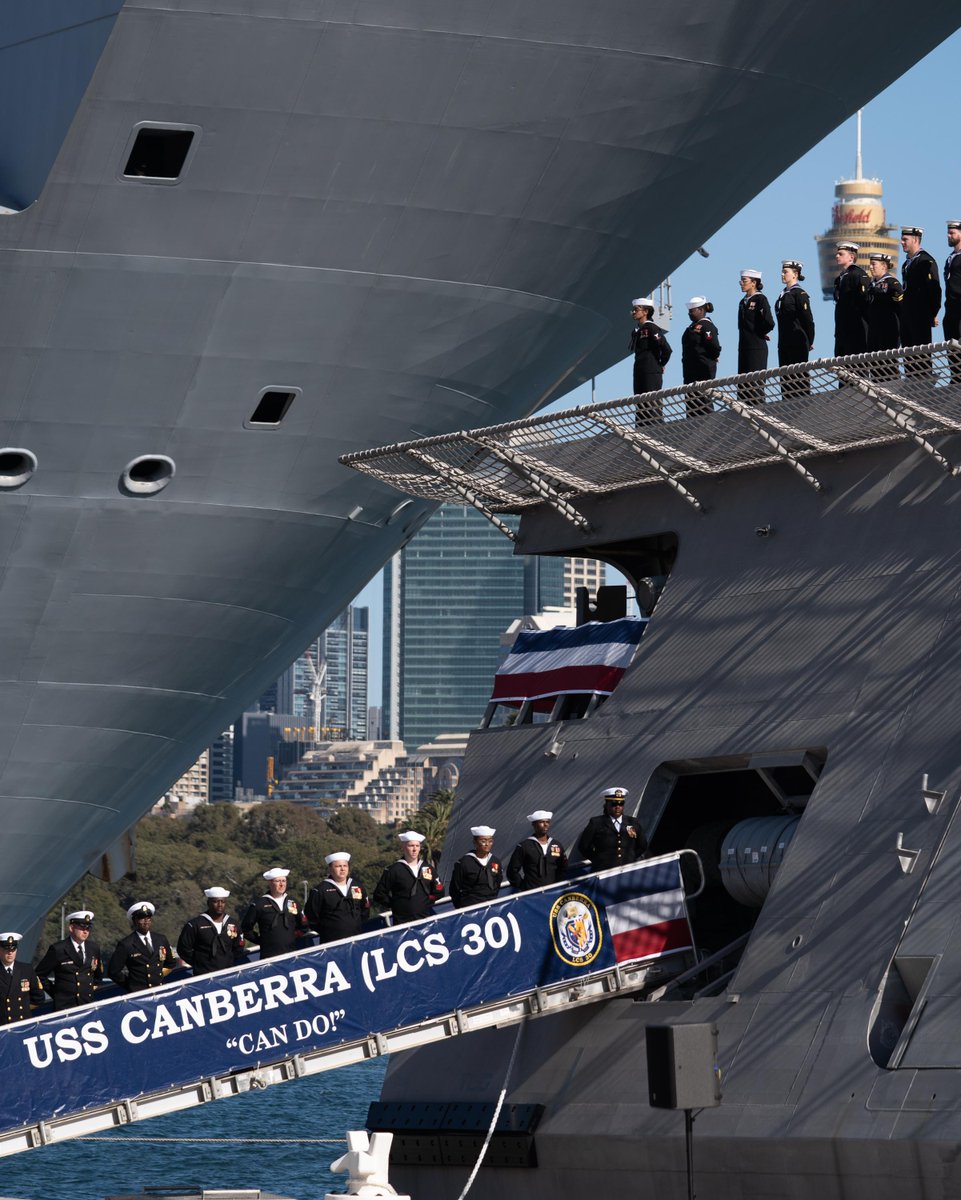 ⚓🇺🇸🤝🇦🇺 📍 SYDNEY (July 22, 2023) The crew of the Navy's newest Independence-variant littoral combat ship USS Canberra (LCS 30) brings the ship to life during a commissioning ceremony in Sydney, Australia. Canberra is the second U.S. Navy ship named for Australia’s capital.