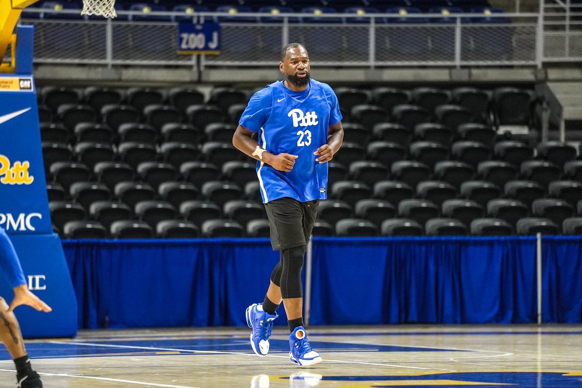 Pitt_ATHLETICS's tweet image. Just reminiscing about some Pitt Panther hoops… 💭